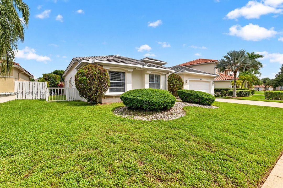 For Sale: $895,000 (4 beds, 2 baths, 2392 Square Feet)