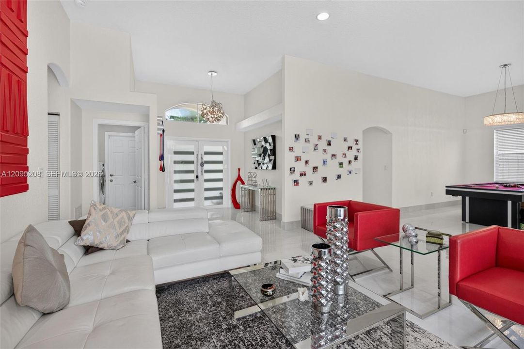 For Sale: $895,000 (4 beds, 2 baths, 2392 Square Feet)