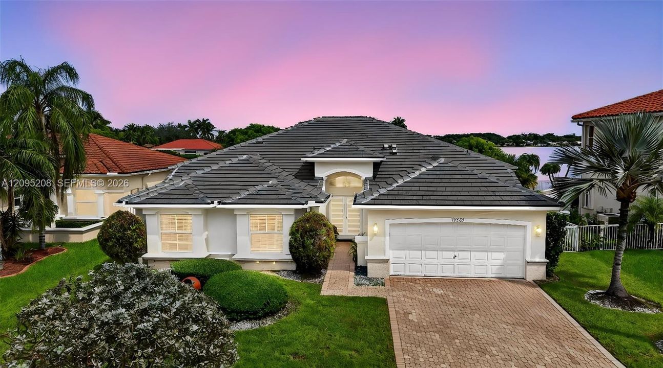 For Sale: $895,000 (4 beds, 2 baths, 2392 Square Feet)