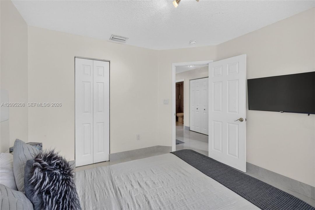 For Sale: $895,000 (4 beds, 2 baths, 2392 Square Feet)