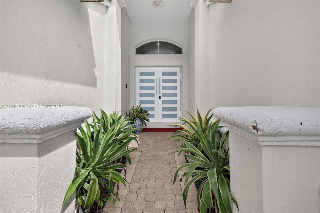 For Sale: $895,000 (4 beds, 2 baths, 2392 Square Feet)