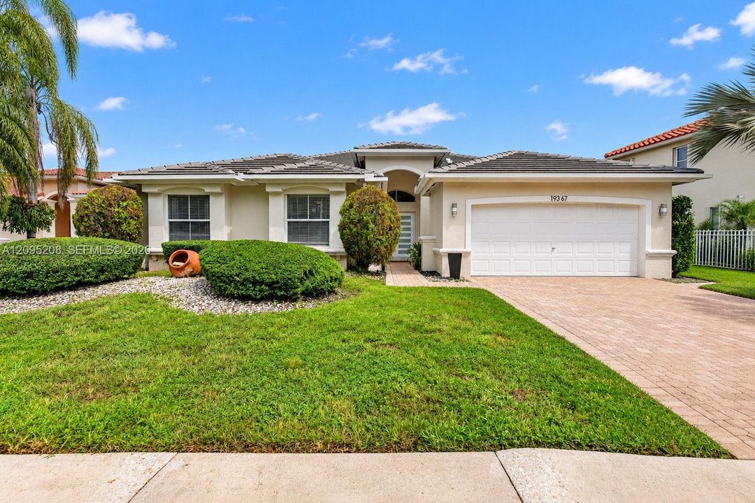 For Sale: $895,000 (4 beds, 2 baths, 2392 Square Feet)
