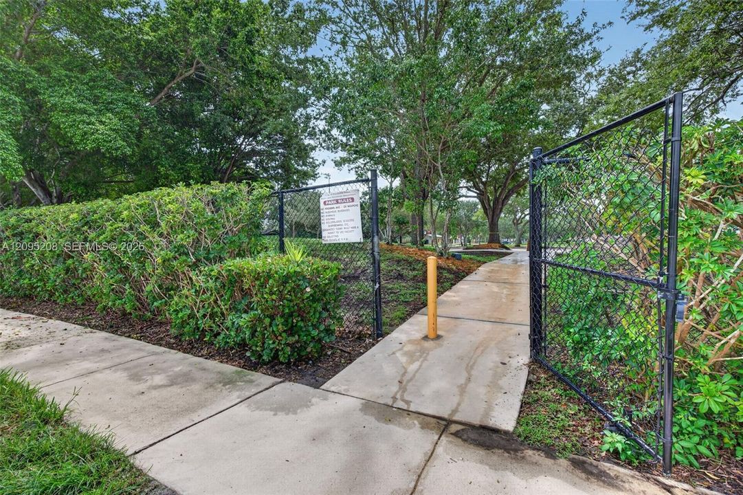 For Sale: $895,000 (4 beds, 2 baths, 2392 Square Feet)