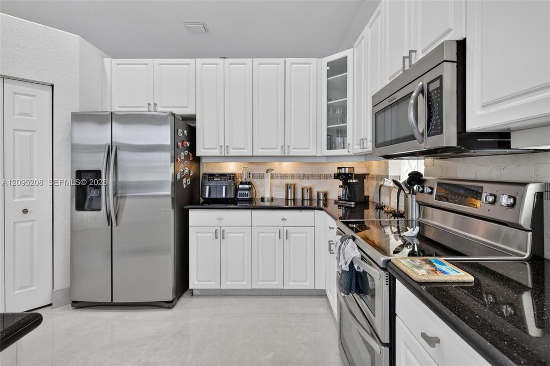 For Sale: $895,000 (4 beds, 2 baths, 2392 Square Feet)