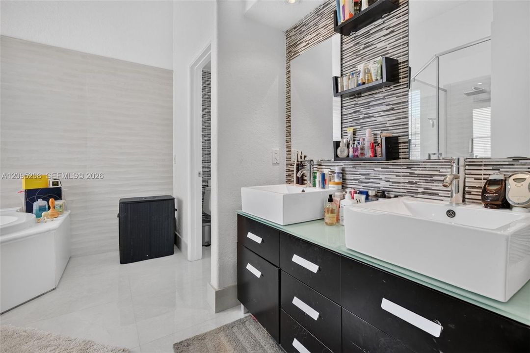For Sale: $895,000 (4 beds, 2 baths, 2392 Square Feet)