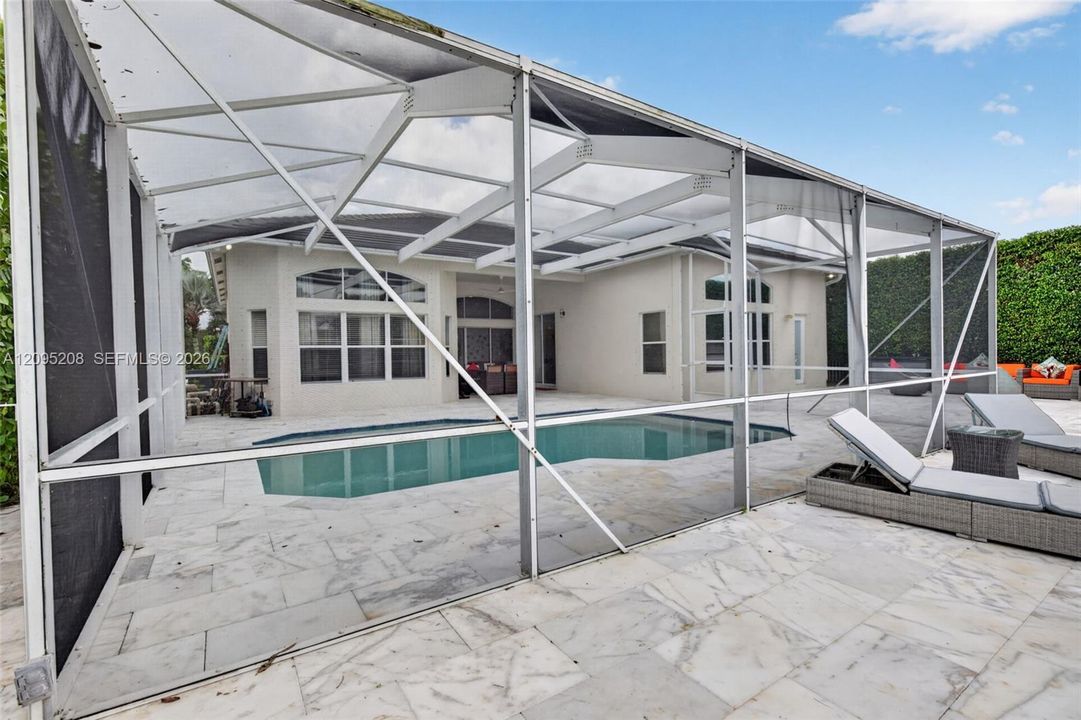 For Sale: $895,000 (4 beds, 2 baths, 2392 Square Feet)