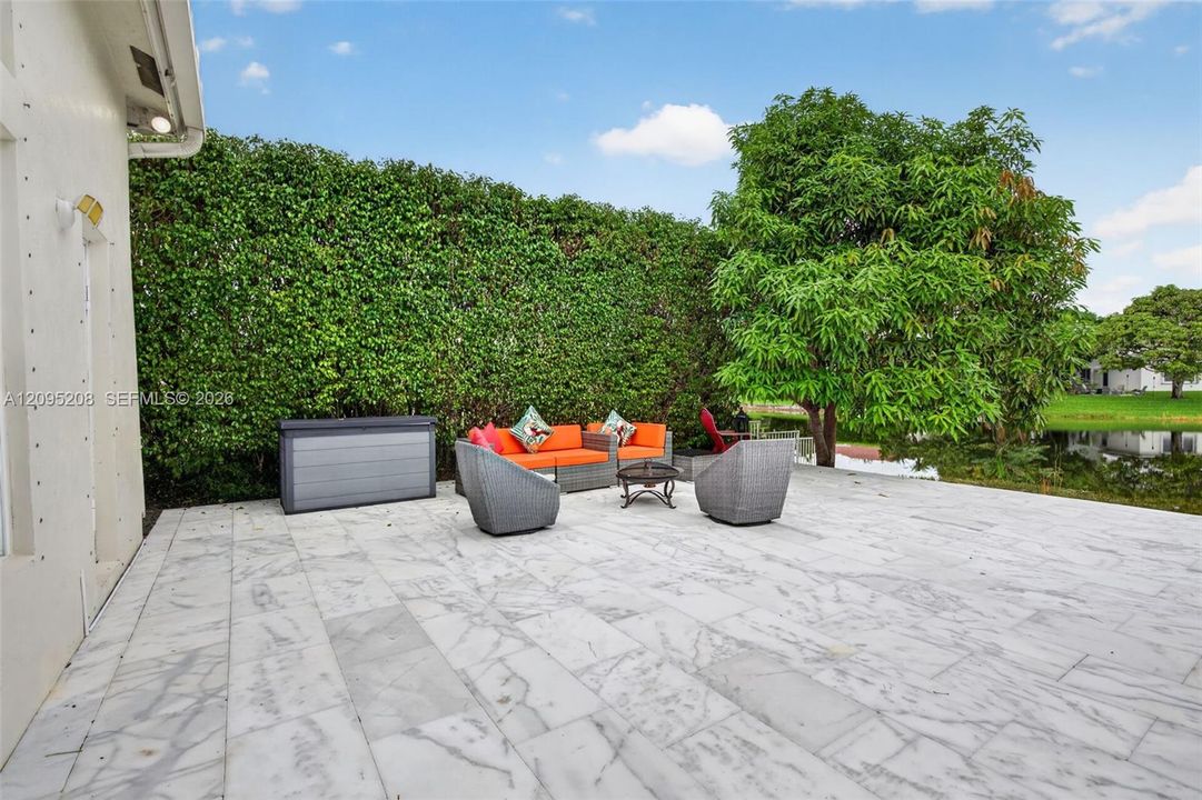 For Sale: $895,000 (4 beds, 2 baths, 2392 Square Feet)