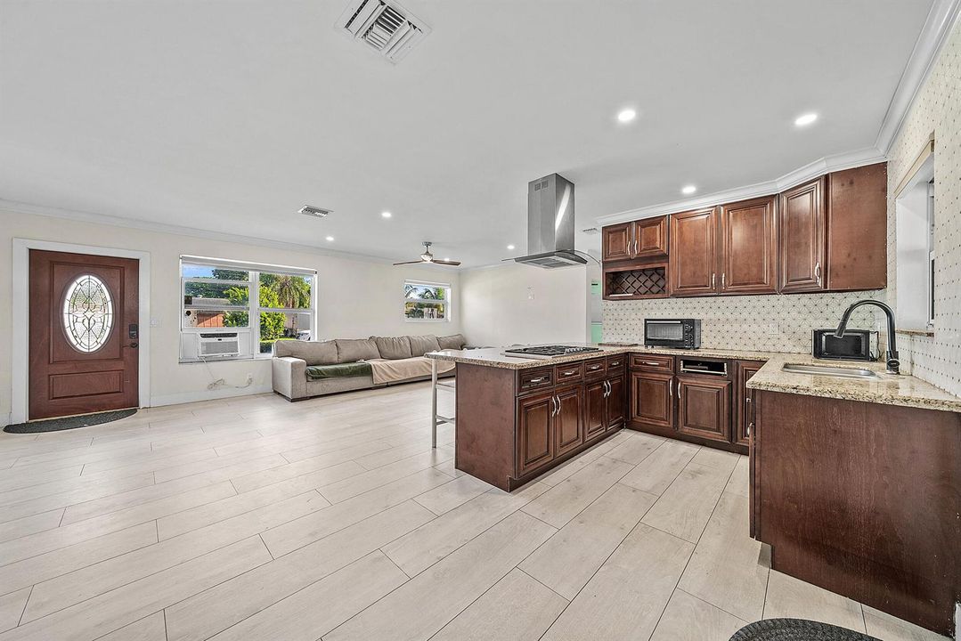 Living/Kitchen
