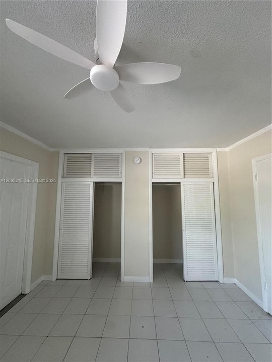 For Sale: $125,000 (1 beds, 1 baths, 640 Square Feet)