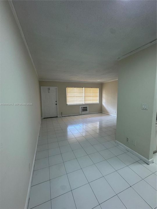 For Sale: $125,000 (1 beds, 1 baths, 640 Square Feet)