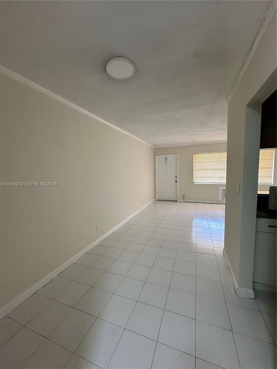 For Sale: $125,000 (1 beds, 1 baths, 640 Square Feet)