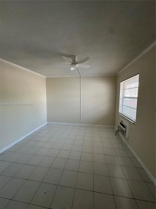For Sale: $125,000 (1 beds, 1 baths, 640 Square Feet)