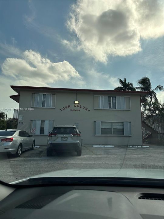 For Sale: $125,000 (1 beds, 1 baths, 640 Square Feet)