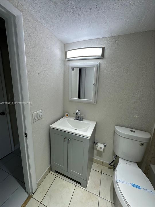 For Sale: $125,000 (1 beds, 1 baths, 640 Square Feet)