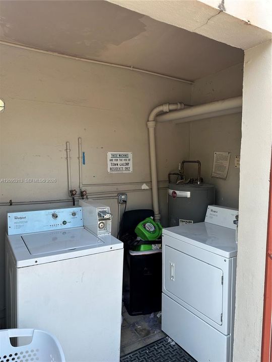 For Sale: $125,000 (1 beds, 1 baths, 640 Square Feet)