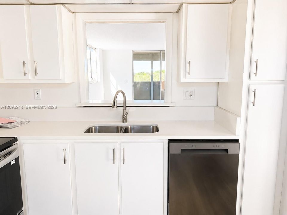 В аренду: $1,985 (2 спален, 2 ванн, 1260 Квадратных фут)