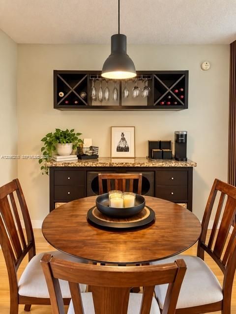 For Sale: $215,000 (2 beds, 2 baths, 910 Square Feet)