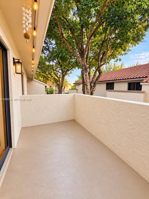 For Sale: $215,000 (2 beds, 2 baths, 910 Square Feet)