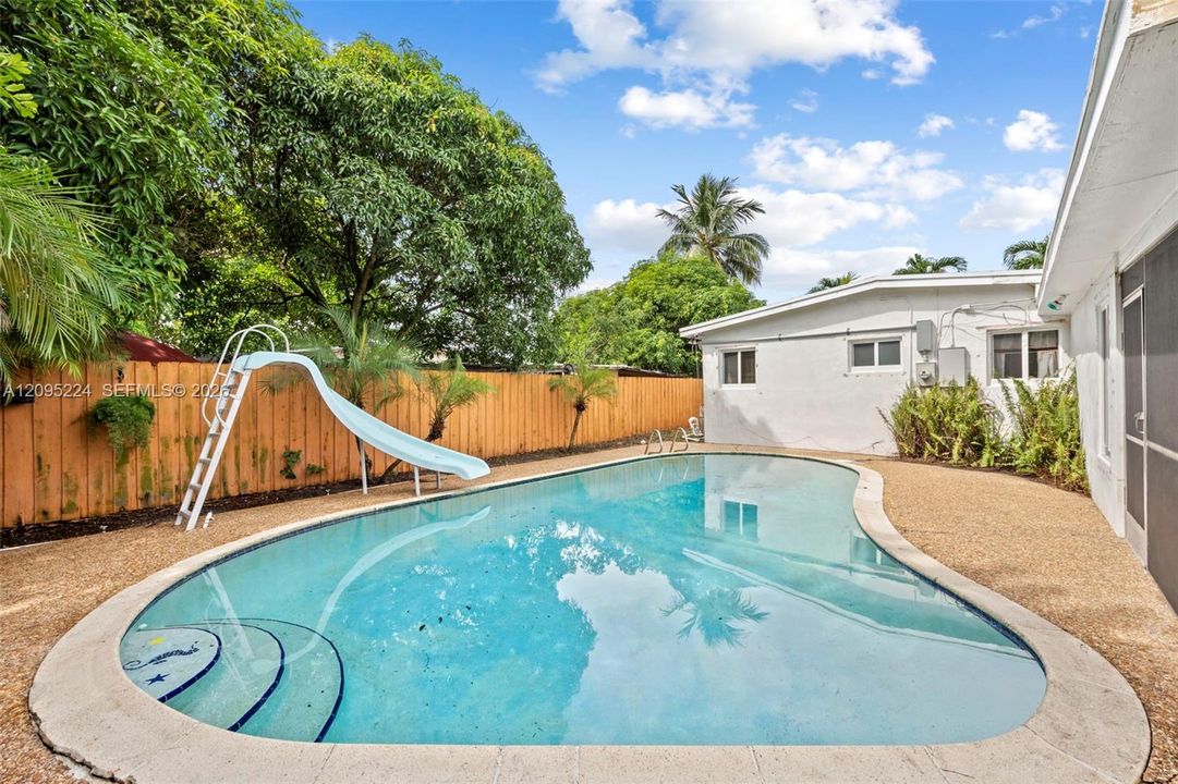 Activo con contrato: $449,999 (3 camas, 1 baños, 1483 Pies cuadrados)