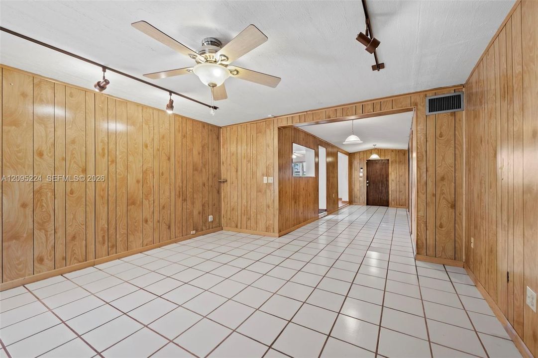 Activo con contrato: $449,999 (3 camas, 1 baños, 1483 Pies cuadrados)