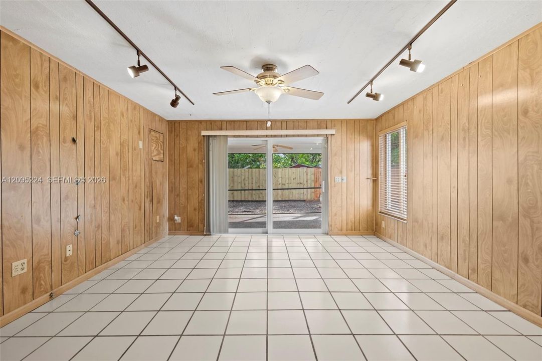 Activo con contrato: $449,999 (3 camas, 1 baños, 1483 Pies cuadrados)