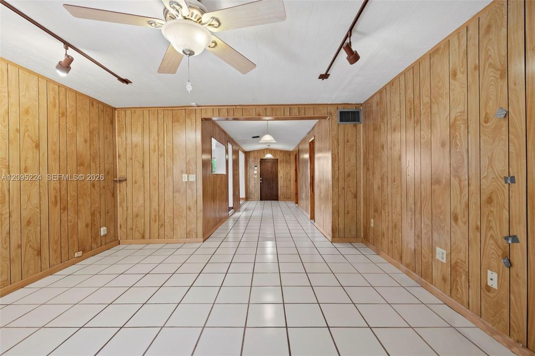 Activo con contrato: $449,999 (3 camas, 1 baños, 1483 Pies cuadrados)