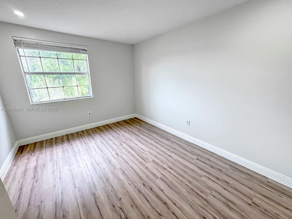 En Venta: $695,000 (4 camas, 2 baños, 2099 Pies cuadrados)