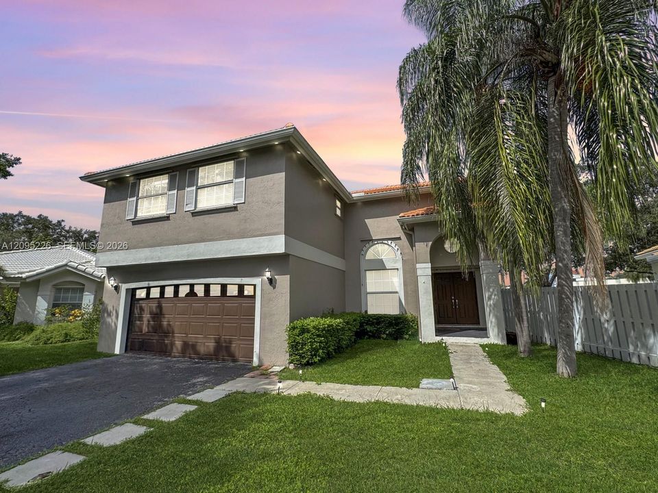 En Venta: $695,000 (4 camas, 2 baños, 2099 Pies cuadrados)