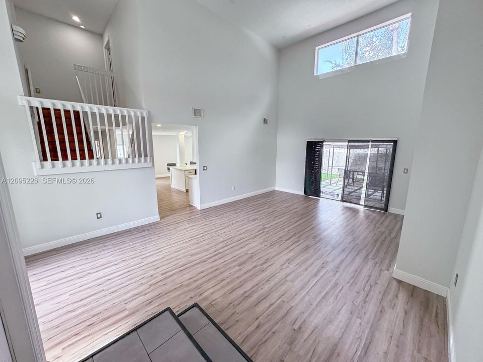 En Venta: $695,000 (4 camas, 2 baños, 2099 Pies cuadrados)