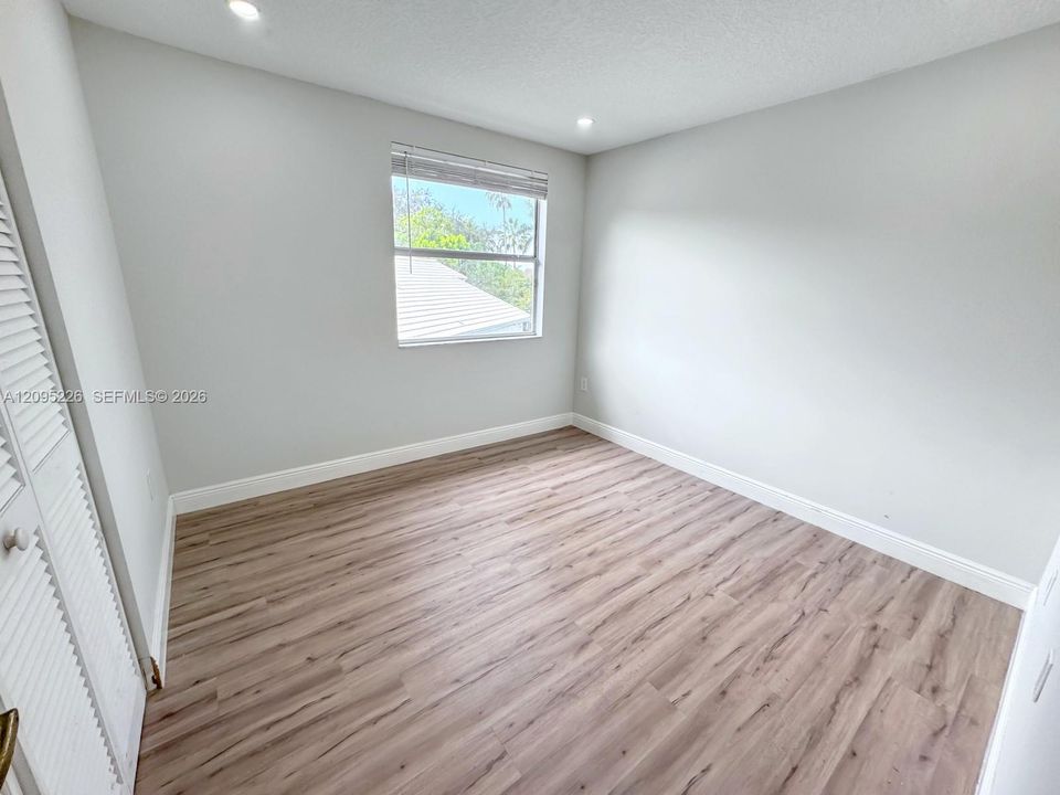 En Venta: $695,000 (4 camas, 2 baños, 2099 Pies cuadrados)