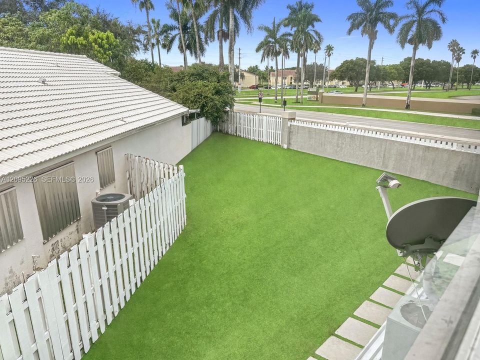 En Venta: $695,000 (4 camas, 2 baños, 2099 Pies cuadrados)