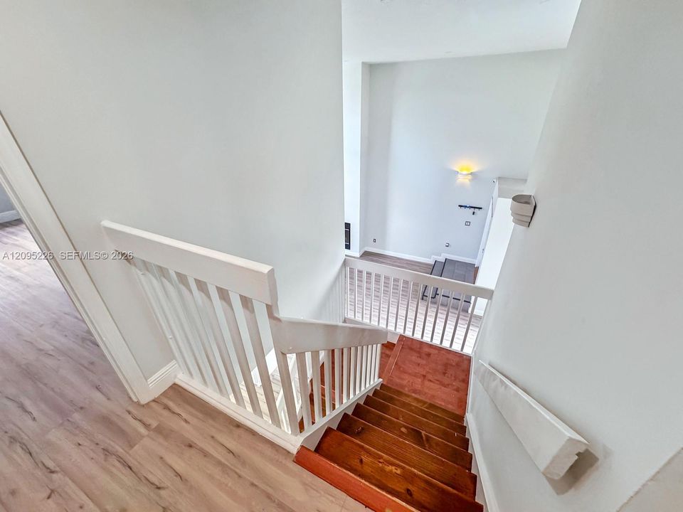 En Venta: $695,000 (4 camas, 2 baños, 2099 Pies cuadrados)