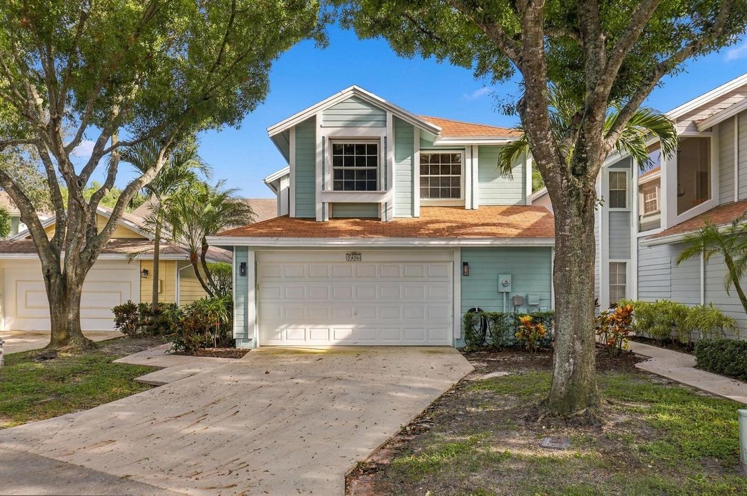 Charming 3/2.5 in Central Boca Raton