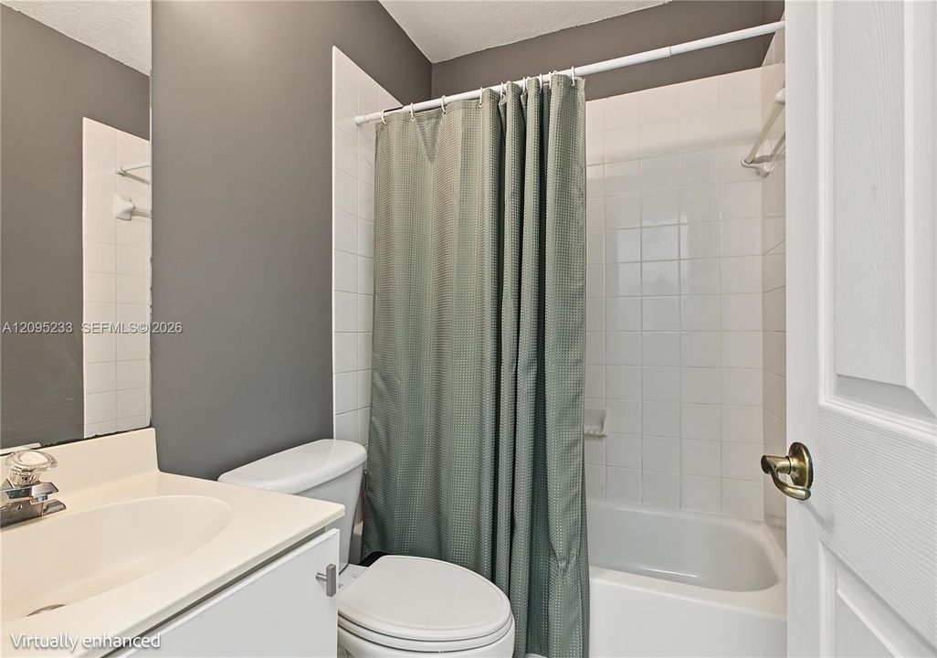 En Venta: $625,000 (4 camas, 3 baños, 1808 Pies cuadrados)