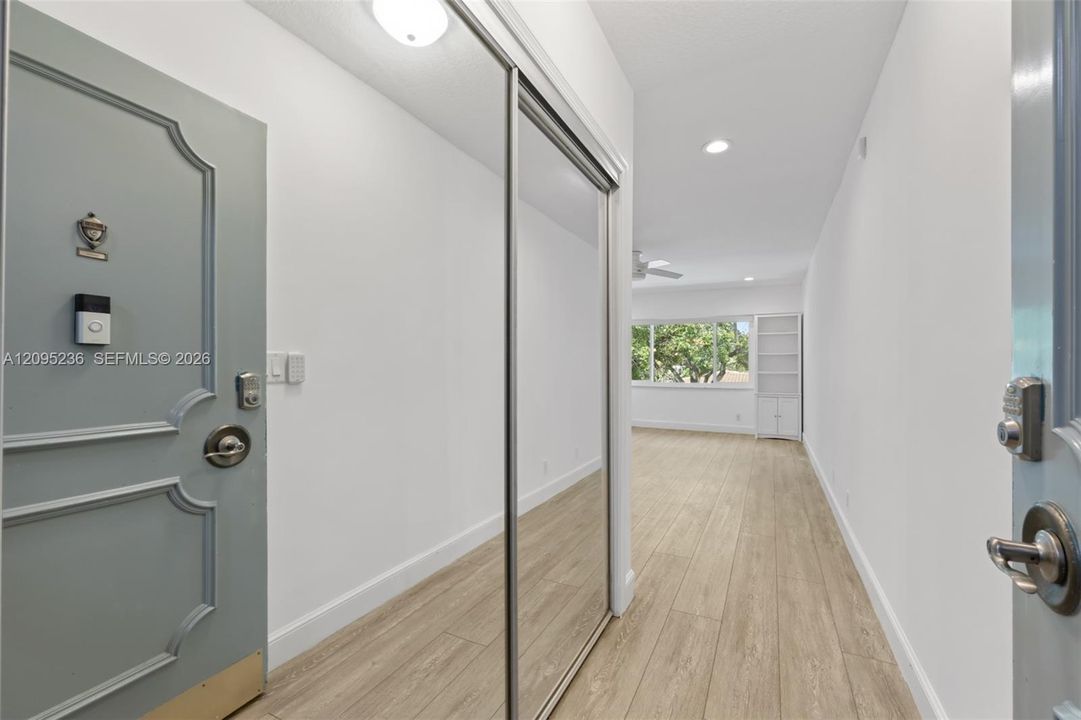 For Sale: $199,900 (2 beds, 2 baths, 1100 Square Feet)