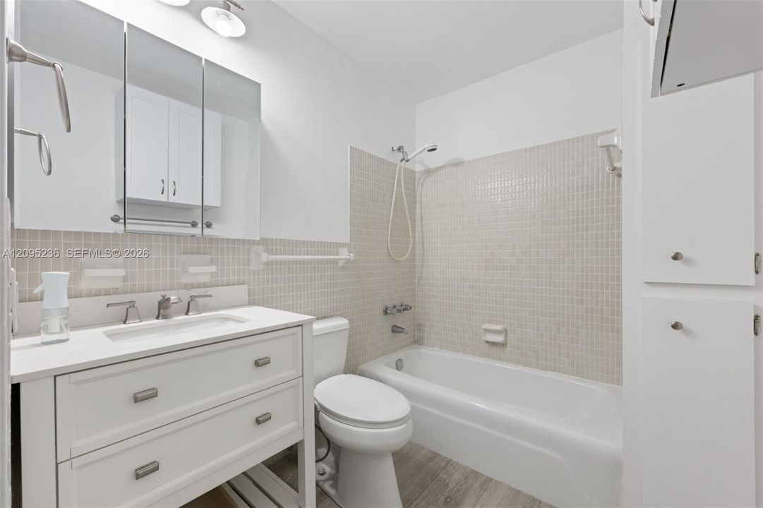 For Sale: $199,900 (2 beds, 2 baths, 1100 Square Feet)