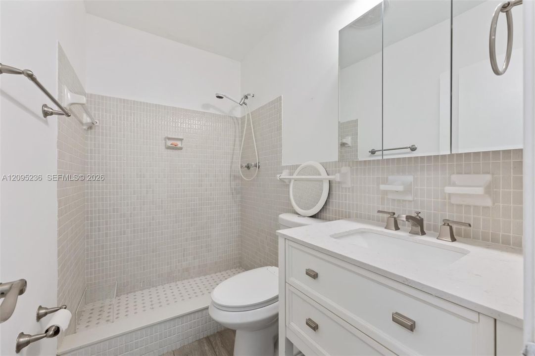 For Sale: $199,900 (2 beds, 2 baths, 1100 Square Feet)