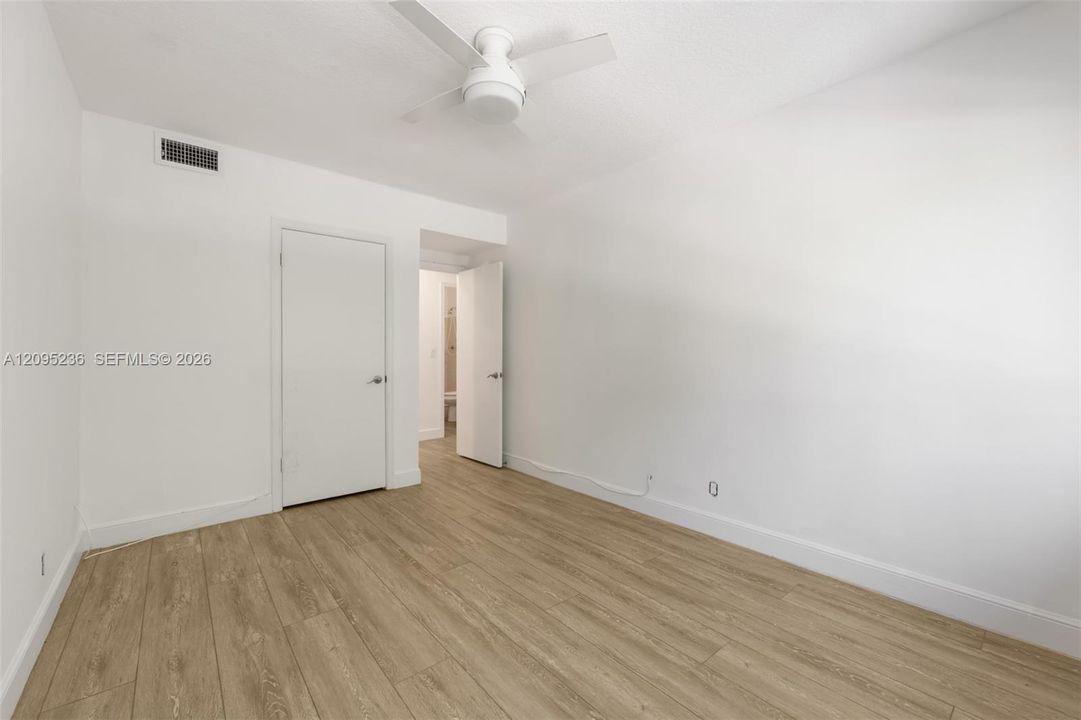 For Sale: $199,900 (2 beds, 2 baths, 1100 Square Feet)