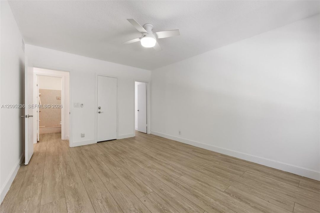 For Sale: $199,900 (2 beds, 2 baths, 1100 Square Feet)