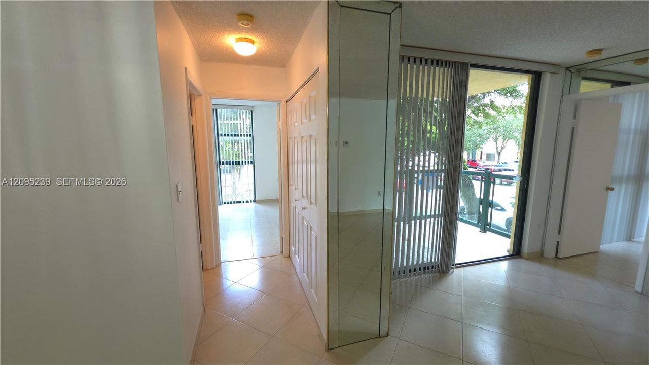 В аренду: $2,250 (2 спален, 2 ванн, 898 Квадратных фут)