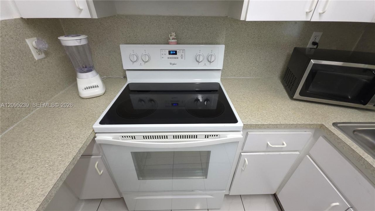 В аренду: $2,250 (2 спален, 2 ванн, 898 Квадратных фут)