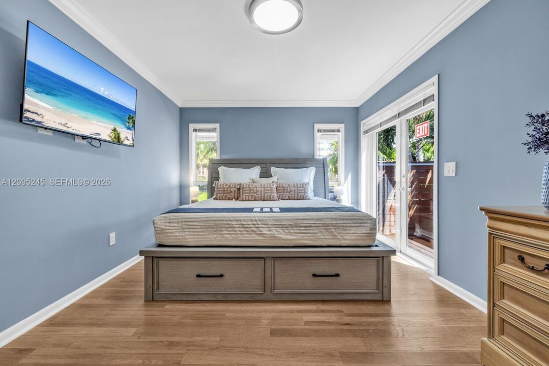 For Sale: $1,450,000 (3 beds, 2 baths, 1092 Square Feet)