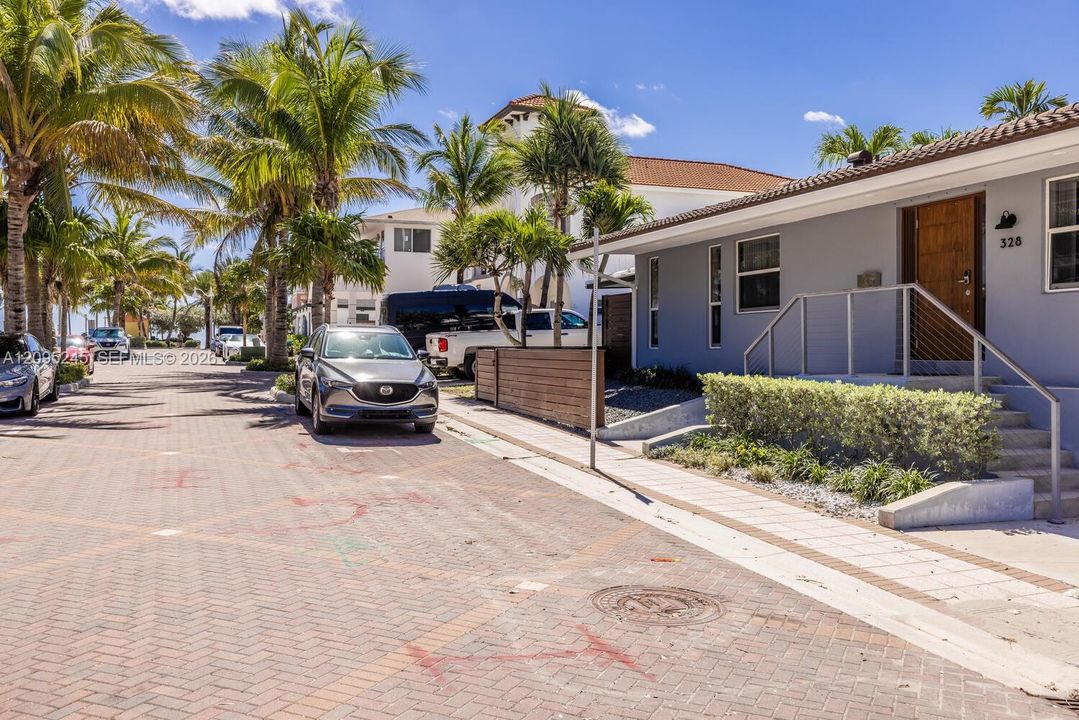 For Sale: $1,450,000 (3 beds, 2 baths, 1092 Square Feet)