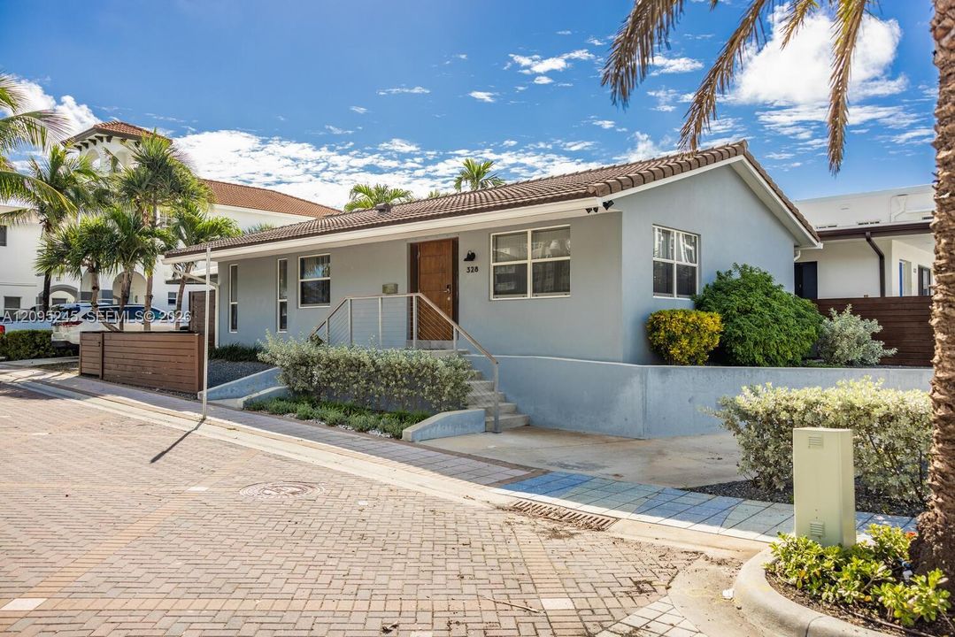 For Sale: $1,450,000 (3 beds, 2 baths, 1092 Square Feet)