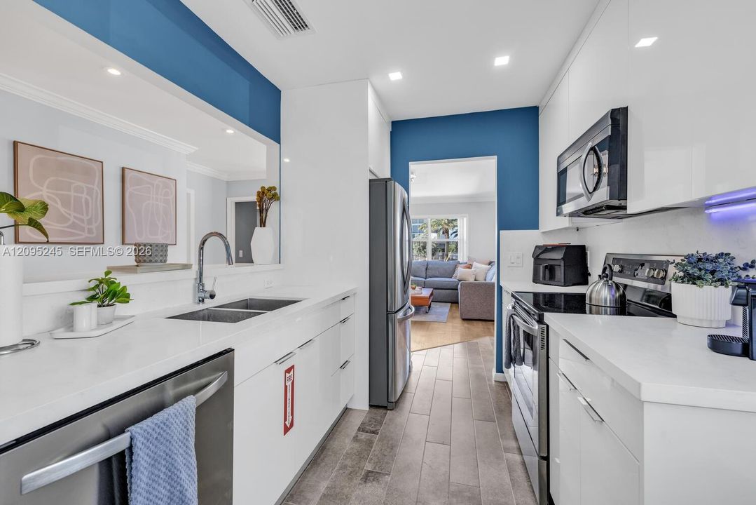 For Sale: $1,450,000 (3 beds, 2 baths, 1092 Square Feet)
