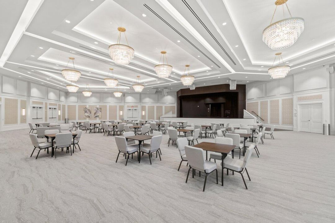 Valencia Grand Amenities