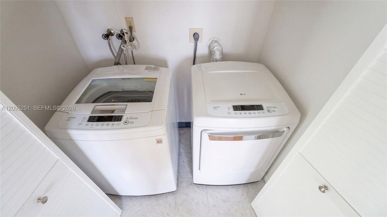 For Sale: $470,000 (3 beds, 2 baths, 1801 Square Feet)
