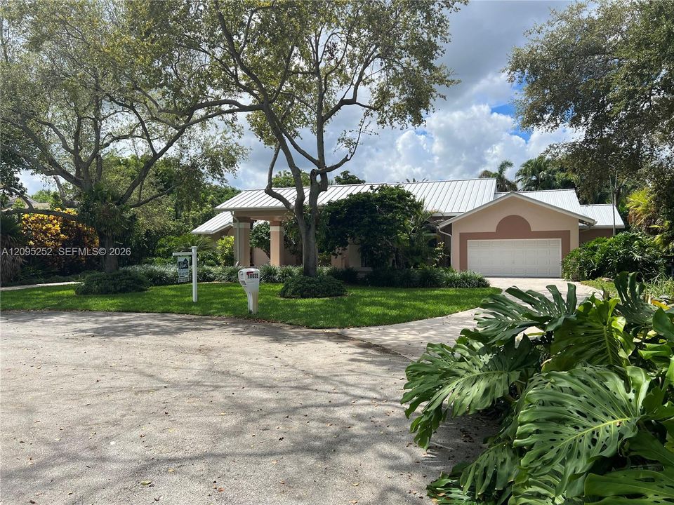 For Sale: $1,595,000 (4 beds, 3 baths, 3570 Square Feet)