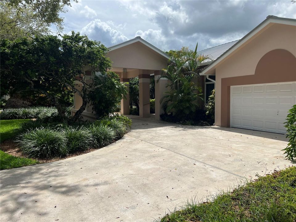 For Sale: $1,595,000 (4 beds, 3 baths, 3570 Square Feet)