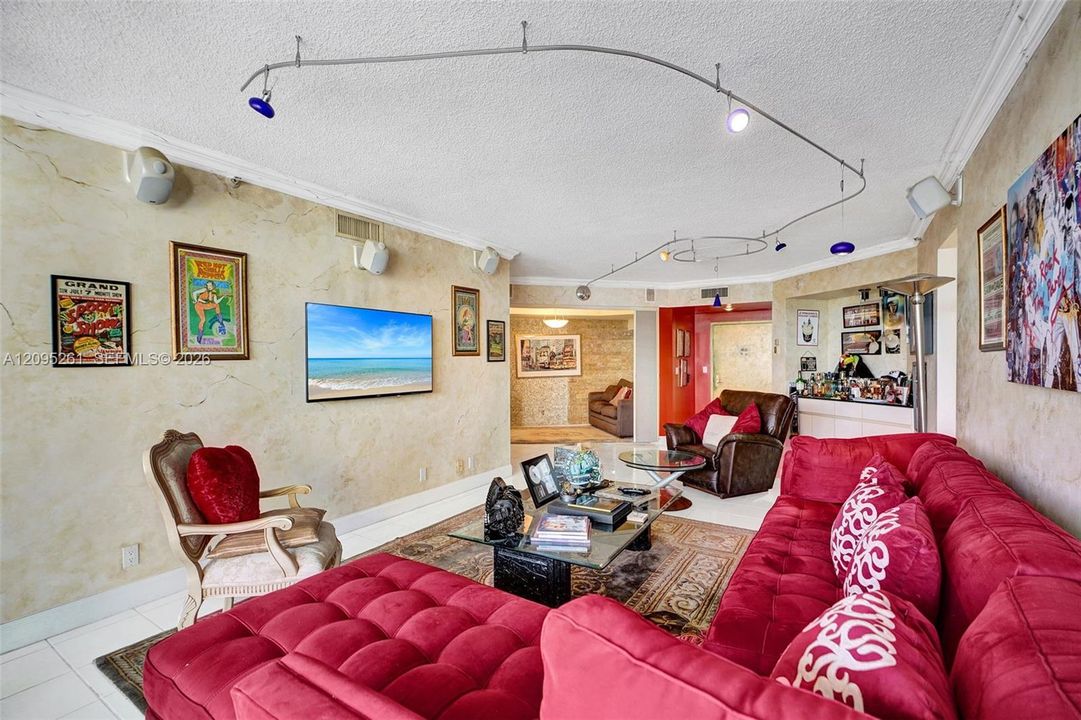For Sale: $550,000 (2 beds, 2 baths, 1607 Square Feet)
